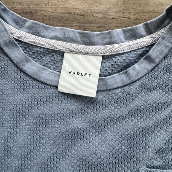 Varley | Bexley Cropped Perforated Front Pocket T-Shirt - Picture 3 of 4